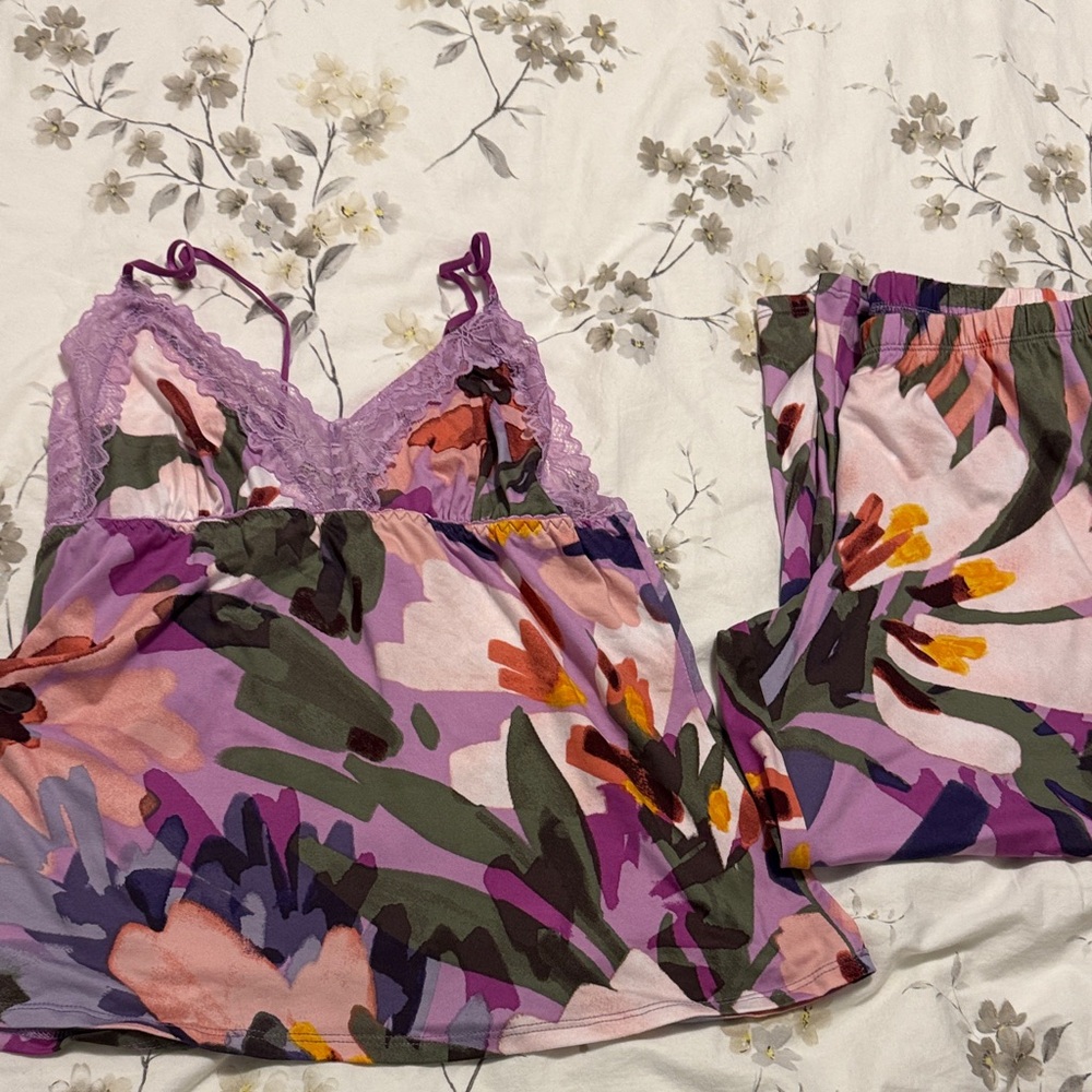 Free when you spend $50 and up🌸Linea Donatella Purple Floral Pajama Set